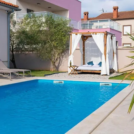 Awesome In With Wifi Nyaraló *