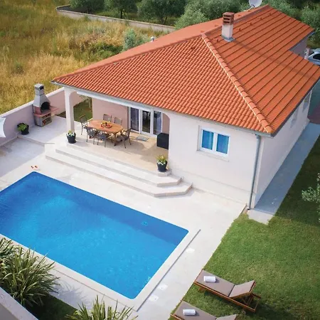Holiday home Awesome In With Wifi Pula